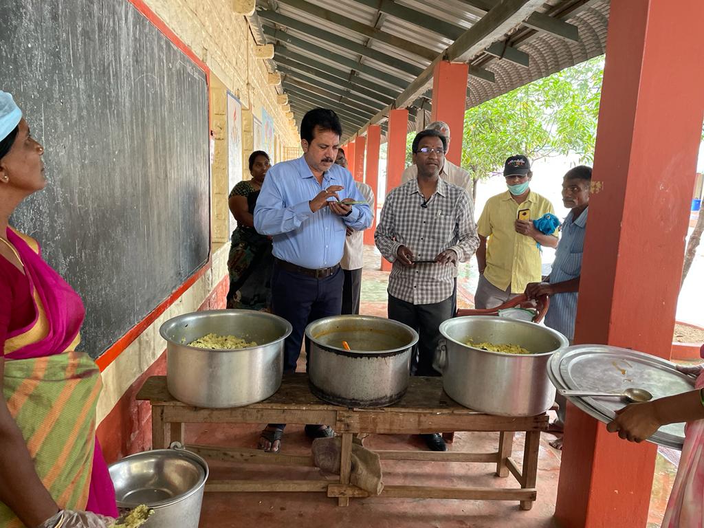 మధ్యాహ్న భోజనం తనిఖీ