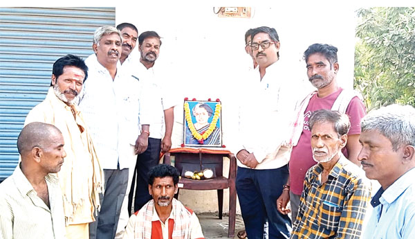  ఘనంగా ఇందిరాగాంధీ జయంతి