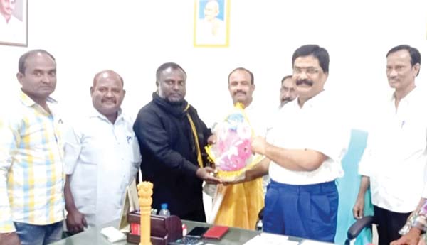 ఆర్‌డిఒ జయరాంకు అభినందనలు