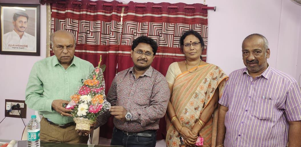 కాలేజీ సమస్యలపై ఆర్‌ఐఒకు వినతి