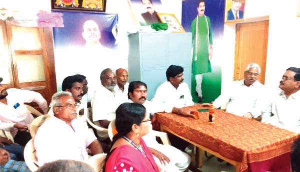 కోత్తకోటలో రోడ్డు విస్తరణకు సహకరించాలి