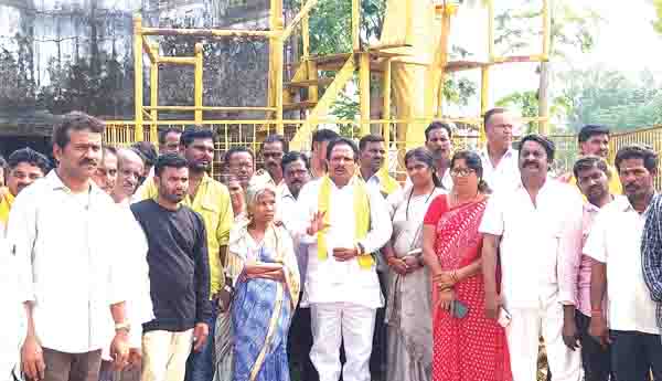 సిఎంకు పరిపాలించే హక్కు లేదు