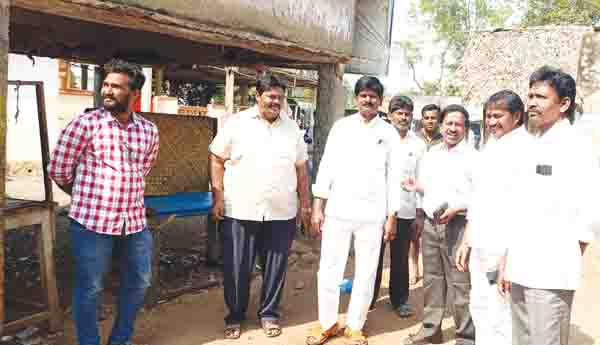 మార్కెట్‌ యార్డు అభివృద్ధికి కృషి