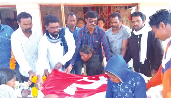 సిపిఎం నేత మహదేవ్‌కు ఘన నివాళి