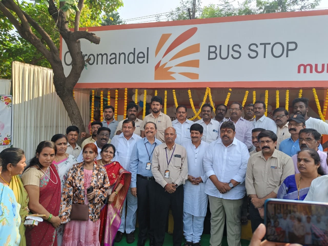 బస్‌షెల్టర్‌ ప్రారంభం