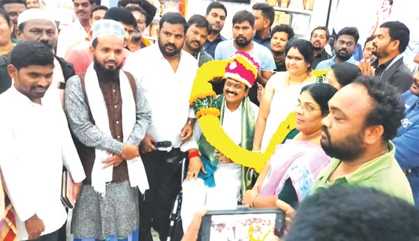 ఘనంగా ఎమ్మెల్యే గణేష్‌ జన్మదిన వేడుకలు