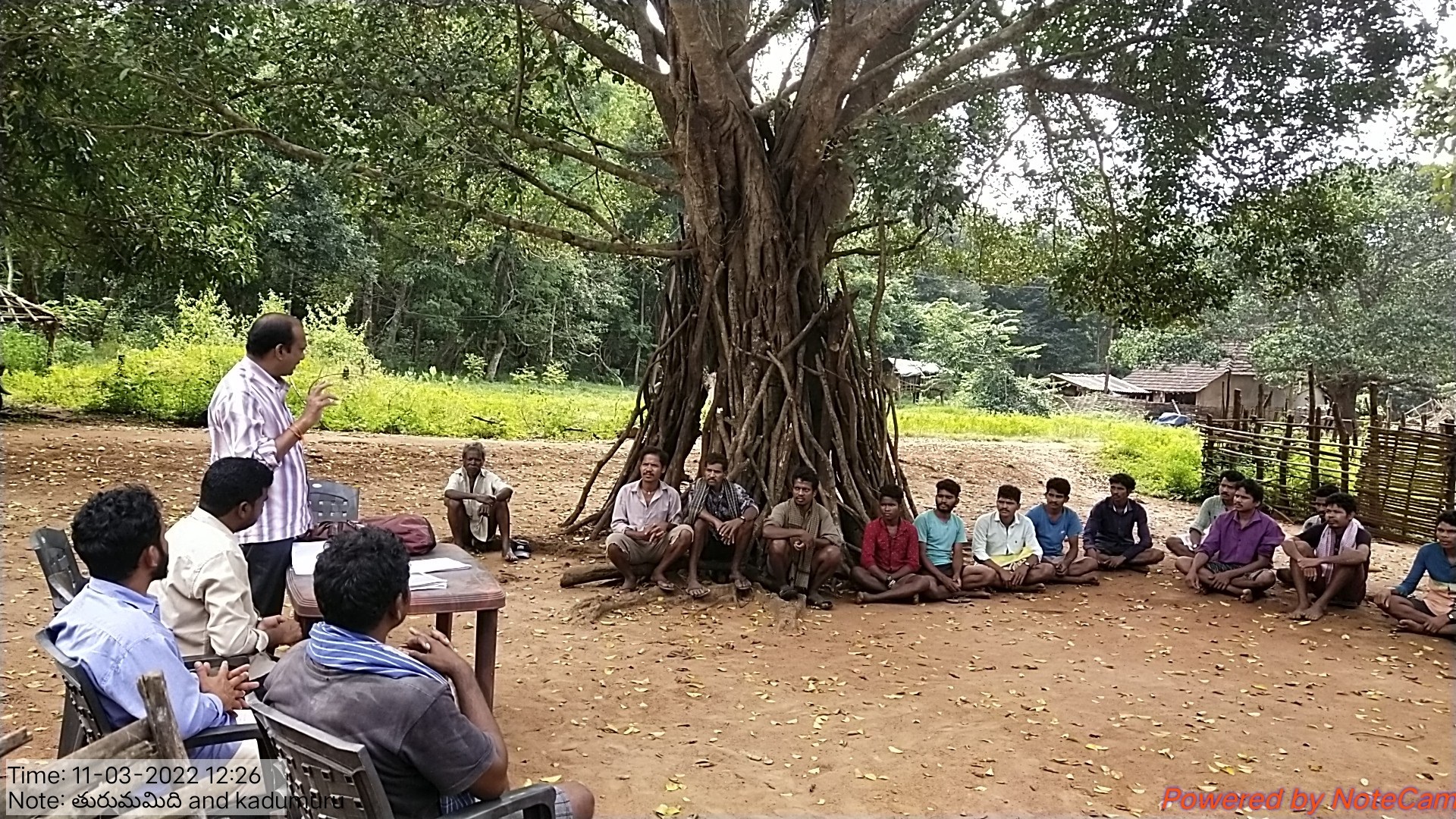  భూముల రీసర్వేపై గిరిజనులకు అవగాహన
