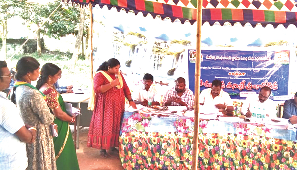 కనీస వేతనం రూ.250లు చెల్లించాలి