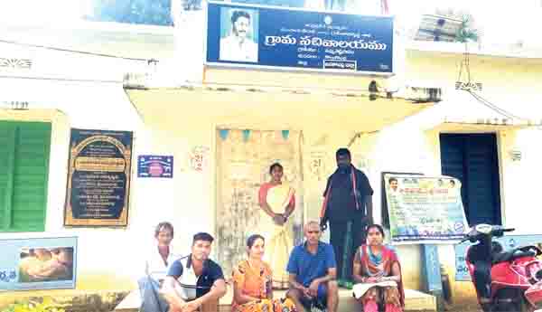  విధులకు డుమ్మా కొట్టిన సచివాలయం సిబ్బంది