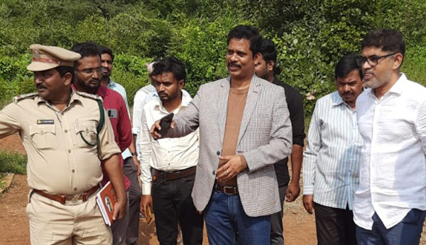 పర్యాటకులను ఆకర్షించేలా బటర్‌ప్లై పార్కు అభివృద్ధి : కలెక్టర్‌