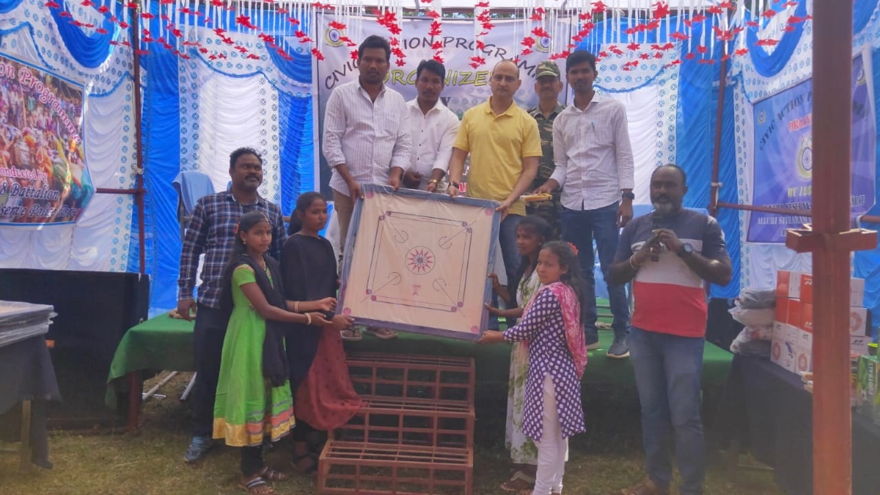  గిరిజన యువతకు క్రీడా సామగ్రి