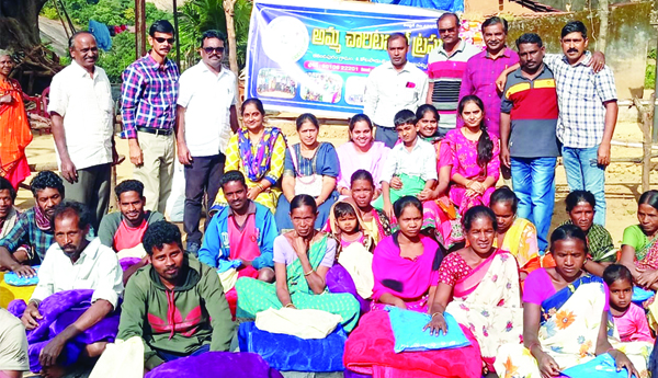 ఆదివాసీలకు అమ్మ ఛారిటబుల్‌ ట్రస్టు సేవలు