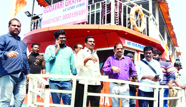  పాపికొండల విహార యాత్రకు పర్యాటక బోట్లు ప్రారంభం