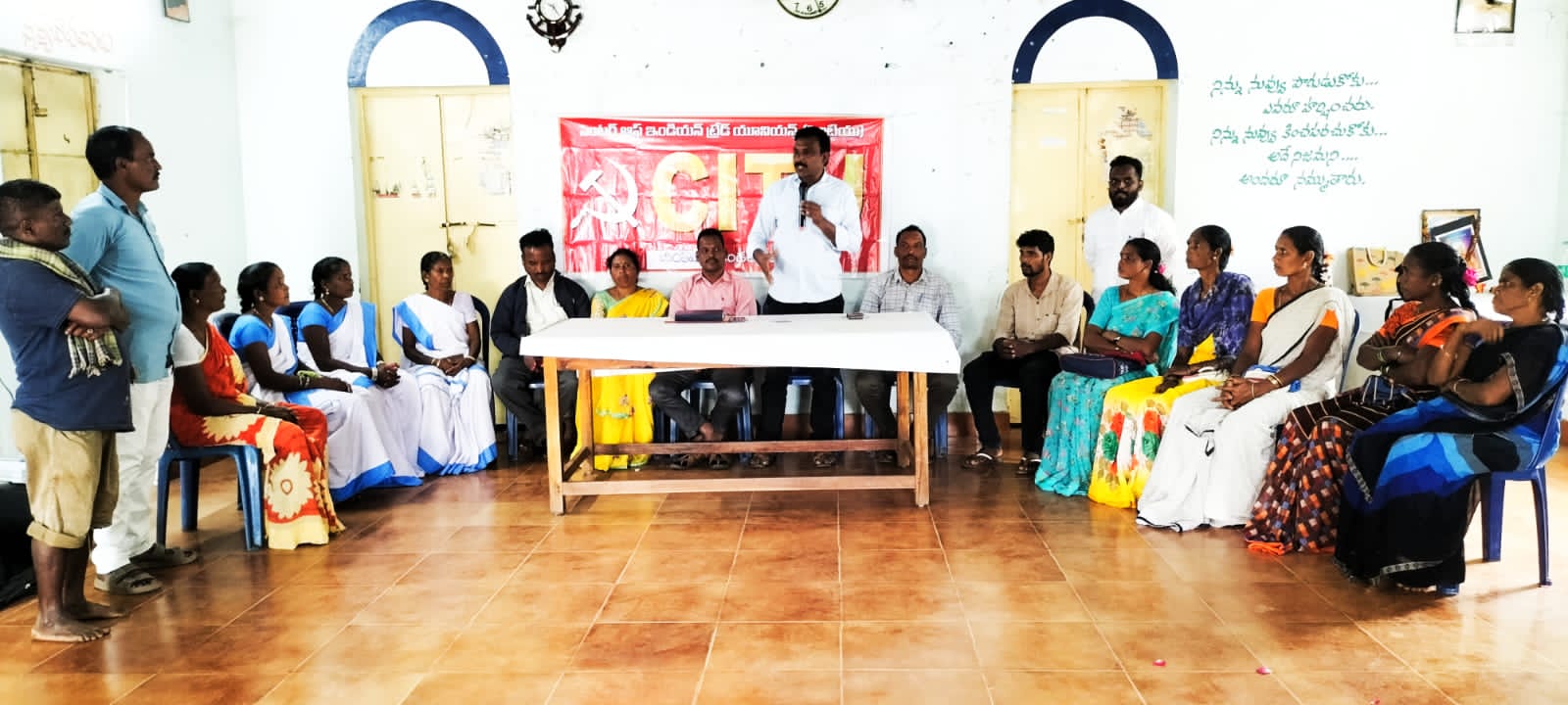 కార్మికుల కంటే కార్పొరేట్లే ముఖ్యమా..!