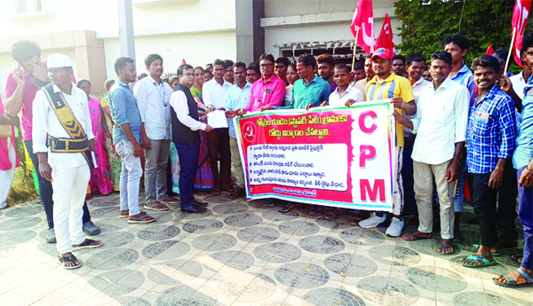 సమస్యలపై స్టాపర్‌పేట గ్రామస్తుల ధర్నా