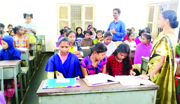  పలు పాఠశాలల్లో గిరిజన సంక్షేమశాఖ డీడీ తనిఖీలు