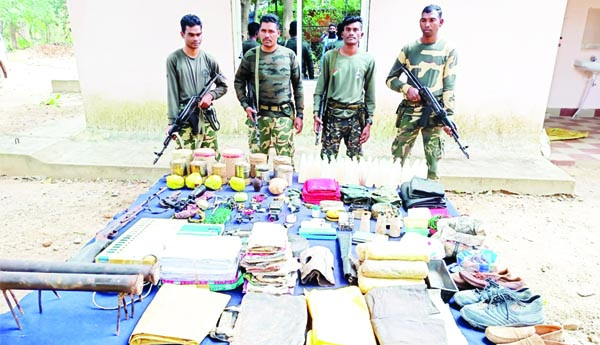 మావోయిస్టు డంప్‌ స్వాధీనం