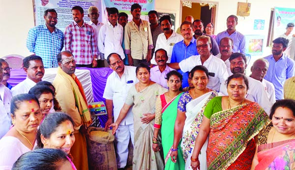 రైతులు దళారీలను నమ్మి మోసపోవద్దు