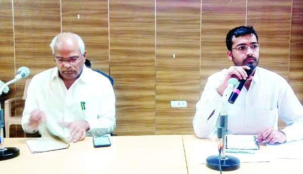 సకాలంలో నిత్యవసర సరుకులు అందజేయాలి