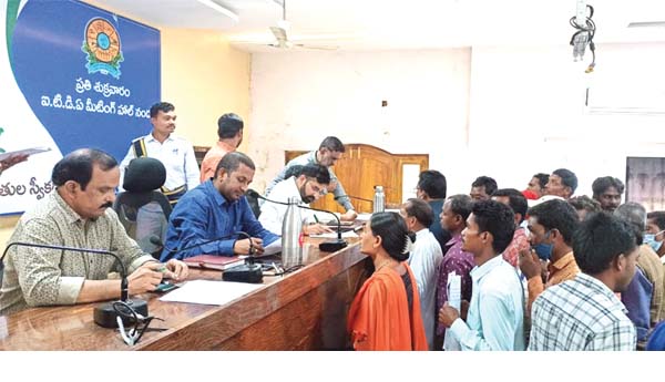 అభివృద్ధి పనులకు ప్రాధాన్యత : పిఒ