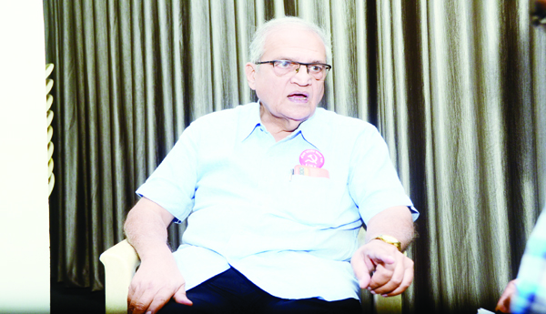 Struggle-for-implementation-of-Centres-promises-AIKS-national-presidents-with-prajashakti