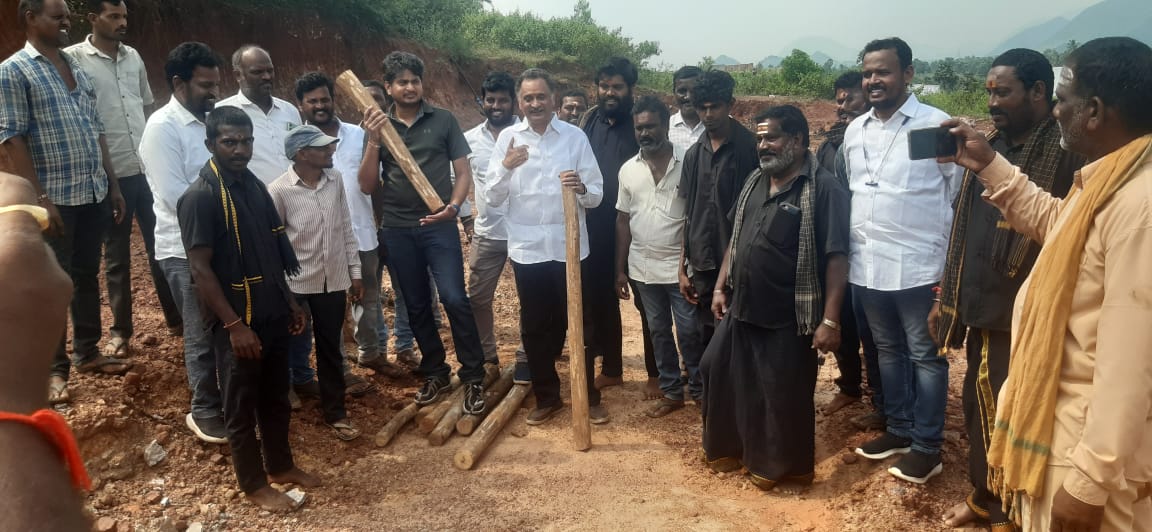 గ్రావెల్‌ అక్రమాలకు కొమ్ముకాసే