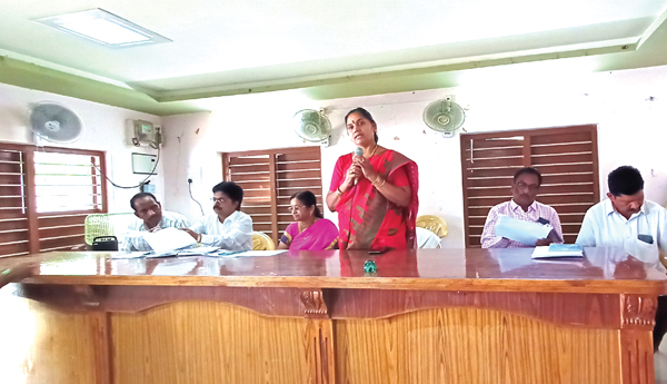 అభివృద్ధి పనులపై సమీక్ష