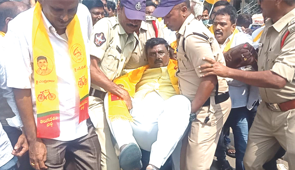 అయ్యన్న అరెస్టుపై టిడిపి నేతల ఆందోళన