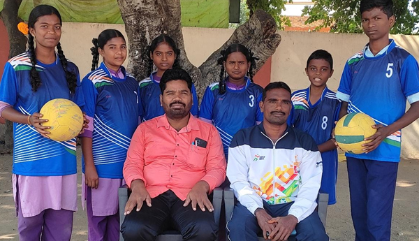 Kondapeta-students-for-state-level-throwball-competition