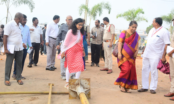 భవానీ దీక్షా విరమణల ఏర్పాట్ల పరిశీలన