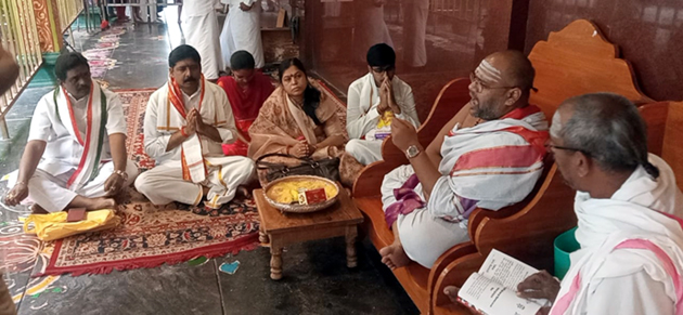 దుర్గమ్మను దర్శించుకున్న రుద్రరాజు