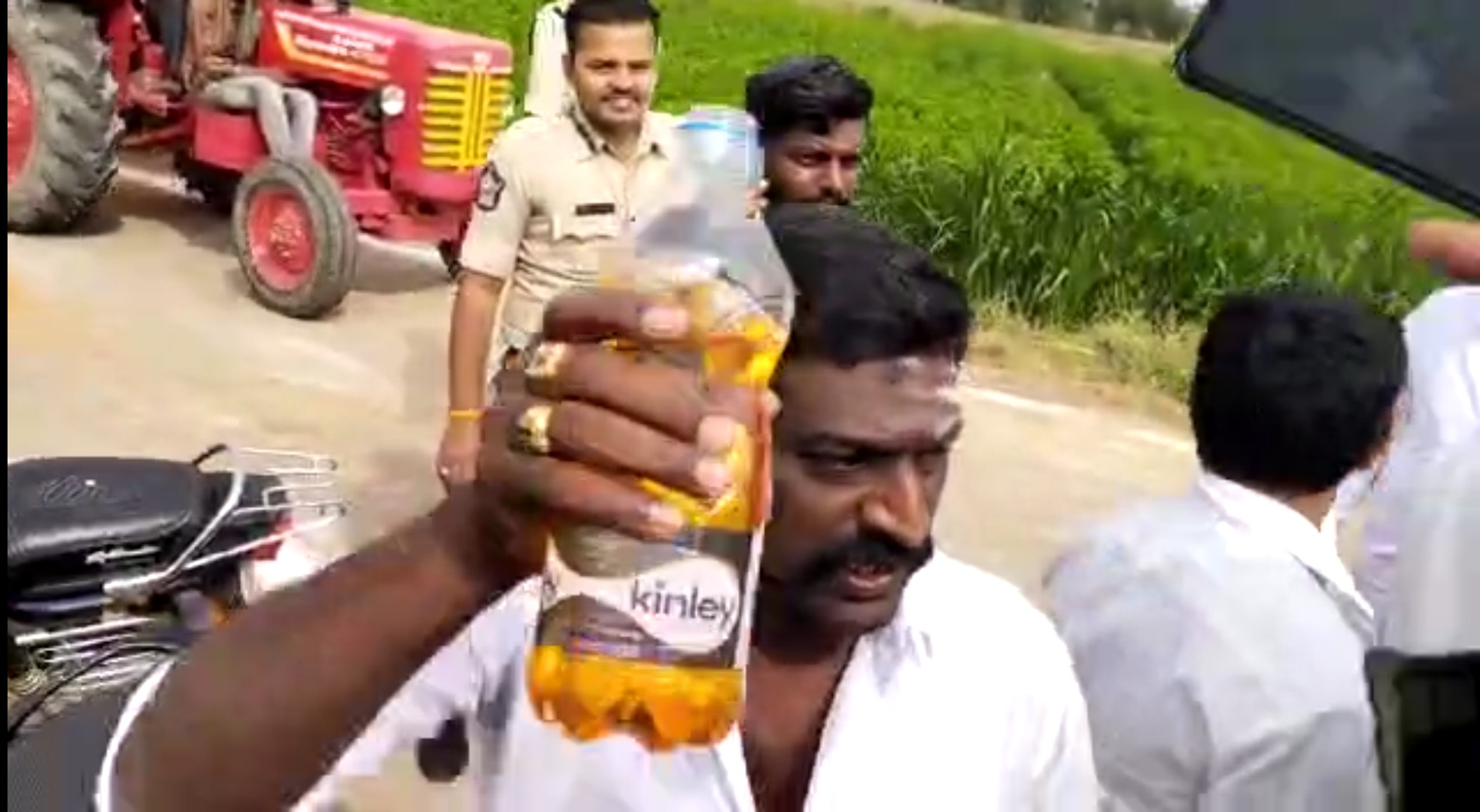 గడపగడపకూలో నిరసనాగ్రహం