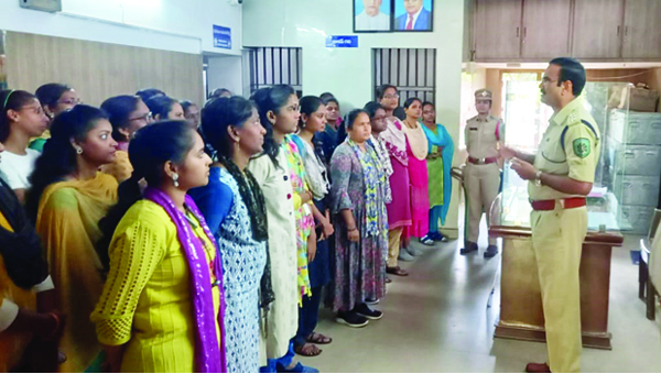 మహిళల ఫిర్యాదుపై స్పందించాలి