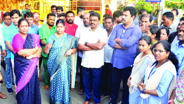 ప్రభుత్వ స్థలాలు ఆక్రమణ కాకుండా చూడాలి