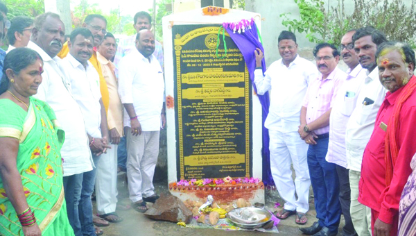 సంక్షేమానికి ప్రాధాన్యం: నాగిరెడ్డి