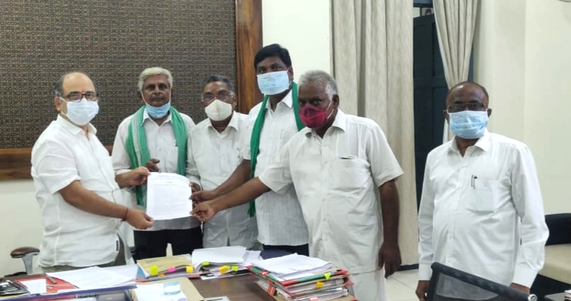 ధాన్యం బకాయిలు చెల్లించాలి