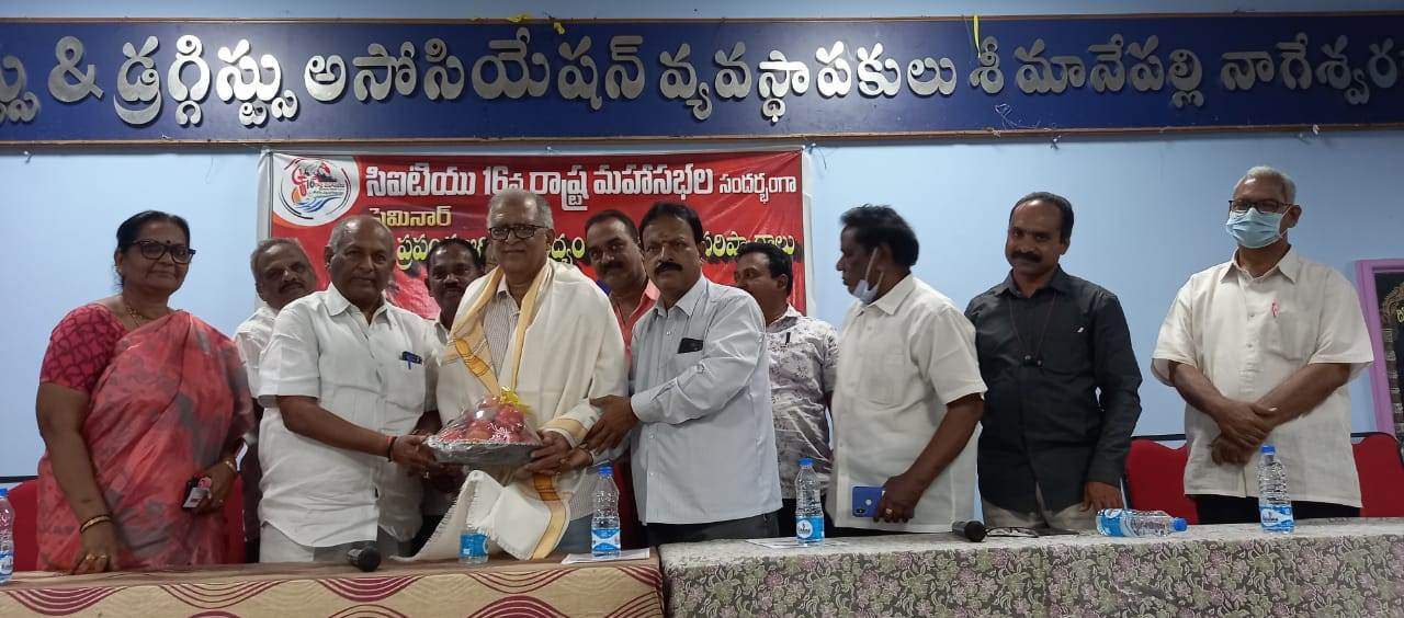 ఆర్థిక వ్యవస్థపై యువత దృష్టి సారించాలి