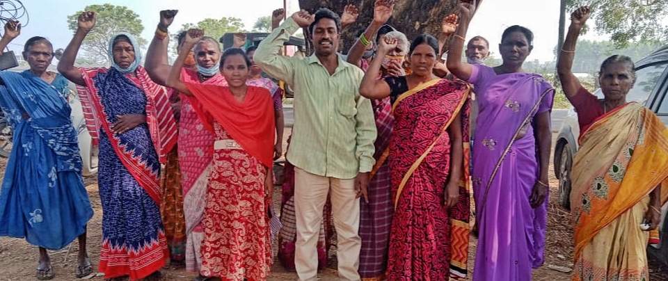 గిరిజనుల సాగు భూములకు పట్టాలివ్వాలి