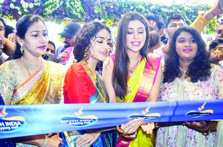 ఏలూరులో సినీతారల సందడి