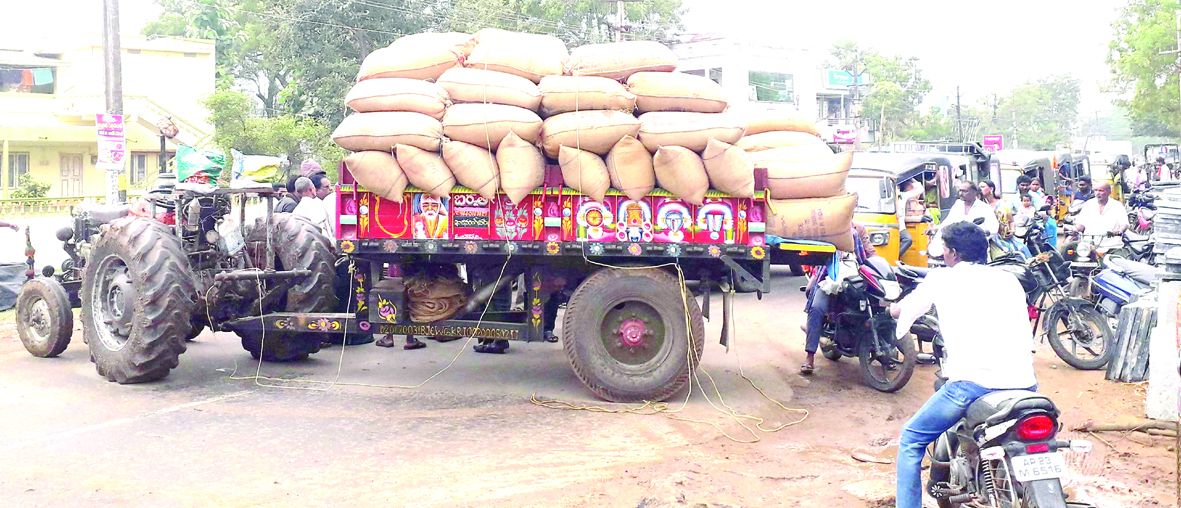ధాన్యం కొనుగోలుకు ముప్పుతిప్పలు