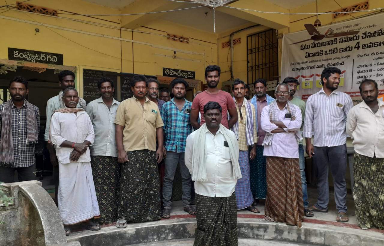 ధాన్యం కొనే నాథుడే లేడు