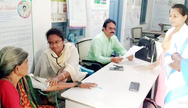 పరిసరాల శుభ్రతతోనే ఆరోగ్యం