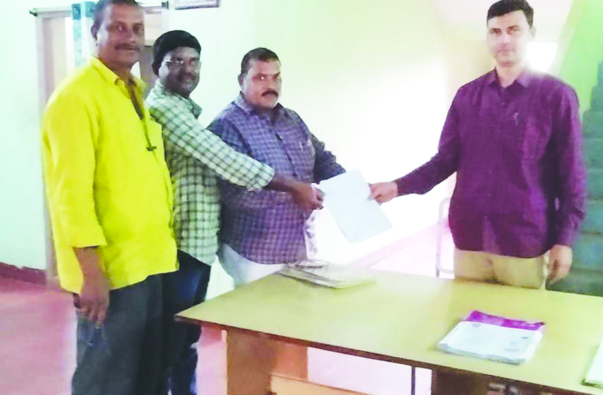 సమస్యలు పరిష్కరించాలని విఆర్‌ఒల నిరసన