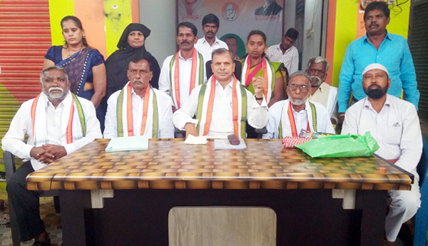 జగన్‌ పాలనలో నాడు ముద్దులు.. నేడు గుద్దులు
