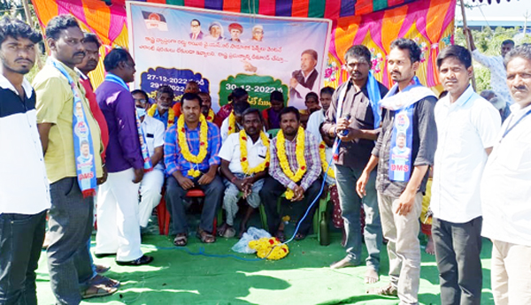 పింఛన్లను పునరుద్ధరించాలి