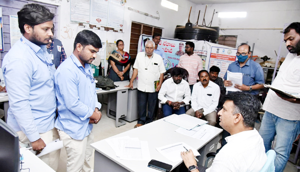 నిర్ధేశించిన లక్ష్యాలను అధిగమించాలి : కలెక్టర్‌