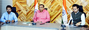  సమావేశంలో మాట్లాడుతున్న రోల్‌ అబ్జర్వర్‌ ప్రద్యుమ్న