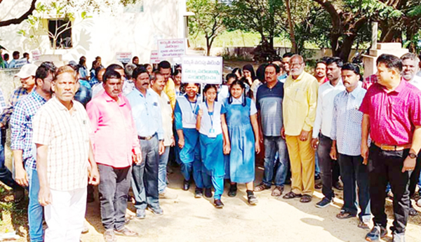 ఇంధన పొదుపు అందరి బాధ్యత : విద్యుత్‌ ఇఇ