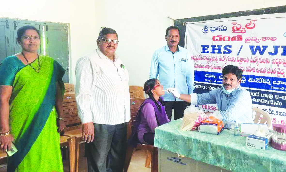 విద్యార్థులకు దంత పరీక్షలు