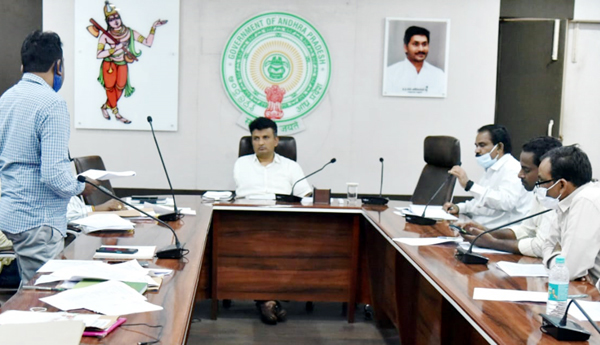పరిశ్రమల స్థాపనకు ప్రోత్సాహం : కలెక్టర్‌